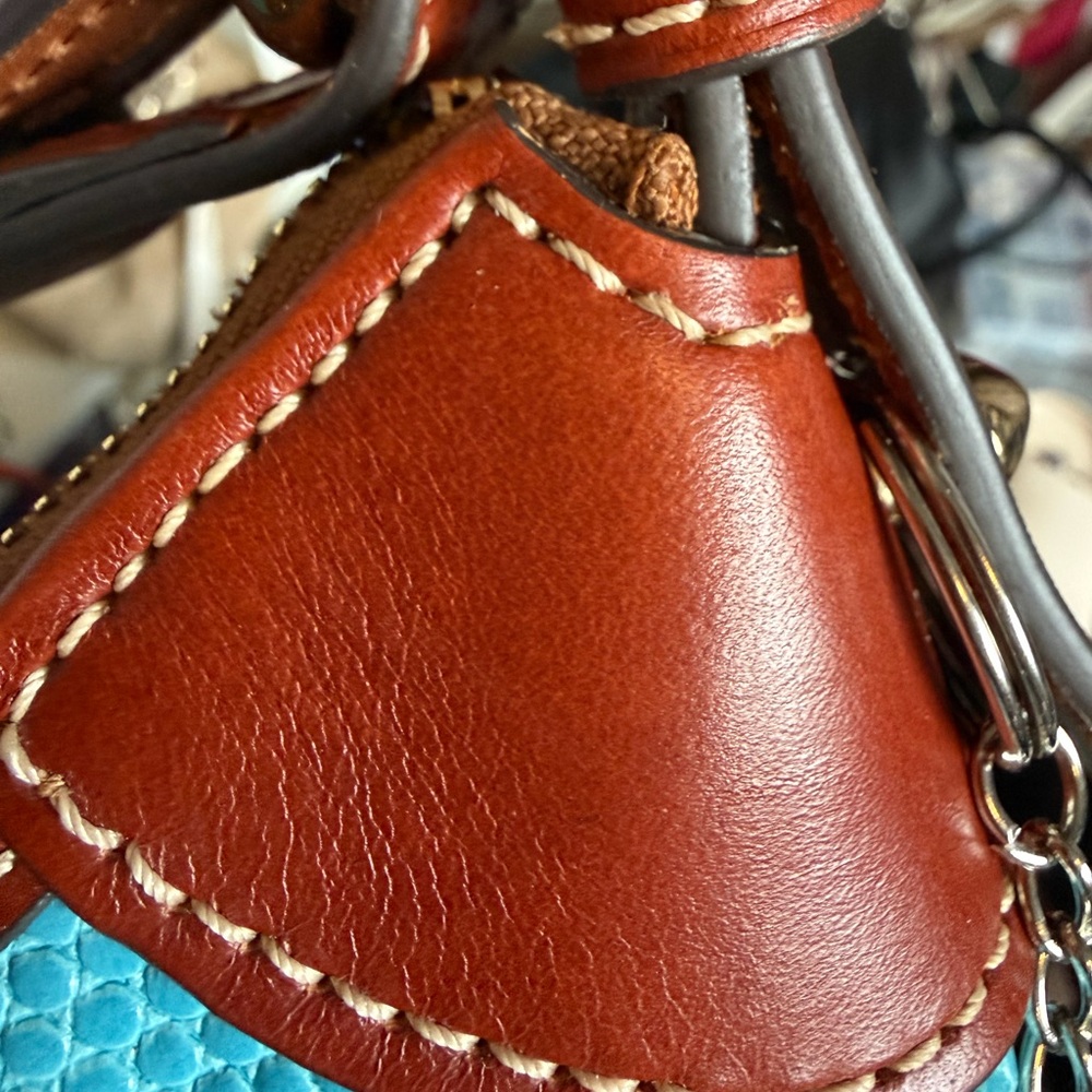 Dooney & Bourke Lizard-Embossed Leather Hobo With Handmade Bag Necklace Chain - Picture 12 of 12